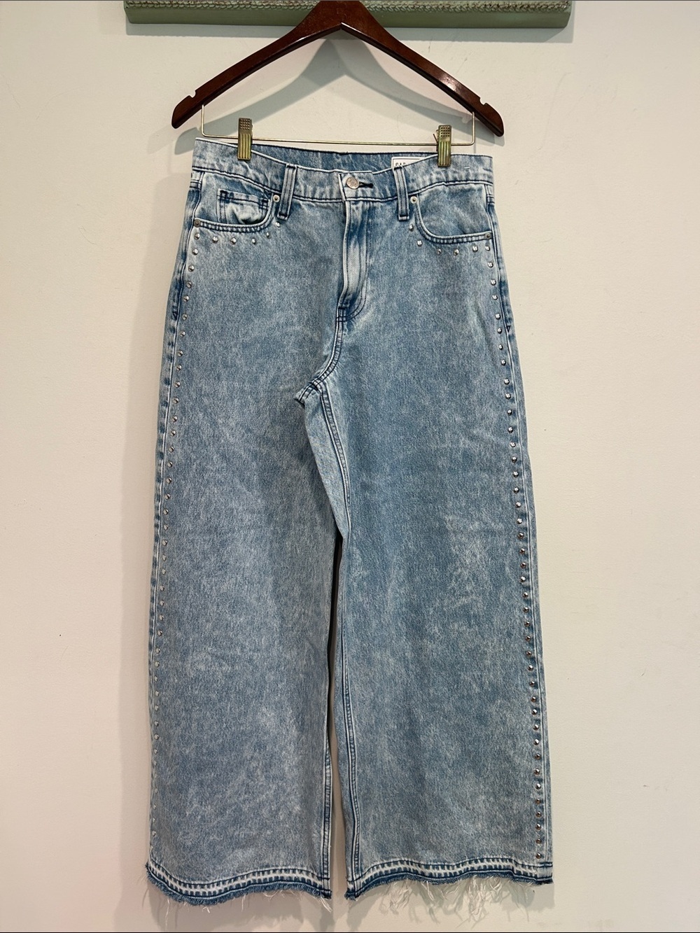 GAP Light Wash Blue Wide Leg Jeans with Stud Trim embellishments extra baggy 28